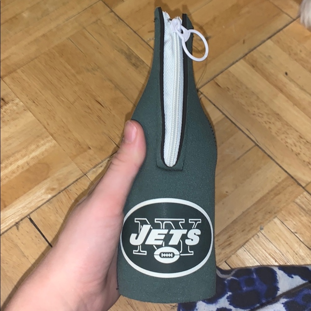NWT JETS KOOZI